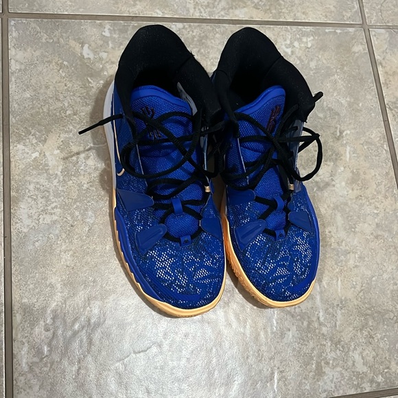 Kyrie Sisterhood Size GS